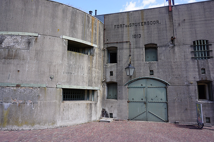 Kaasfabriek De Hoop, tegenwoordig beter bekend als Fort Spijkerboor