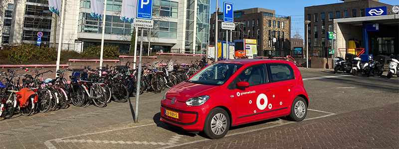 Deelauto bij het station