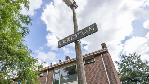 bordje boeierstraat op lantaarnpaal