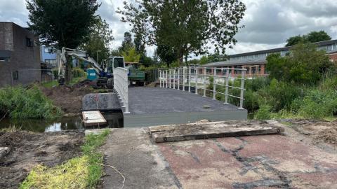 de nieuwe fietsbrug in de Weidevenne