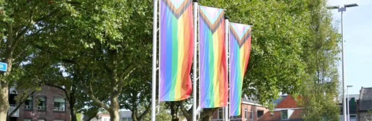 regenboogvlaggen in Purmerend