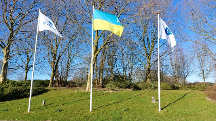 De vlag van Oekraïne bij Burggolf Purmerend