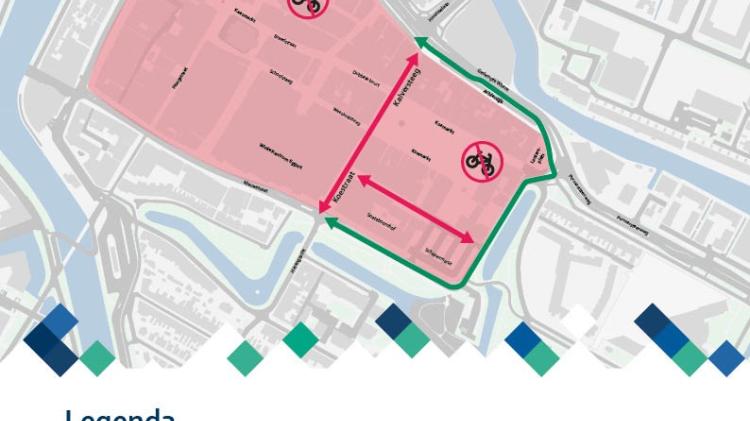 Plattegrond met legenda met alternatieve fietsroute door binnenstad naar aanleiding van verbod te fietsen in Koestraat, Kalversteeg en Plantsoenstraat.  