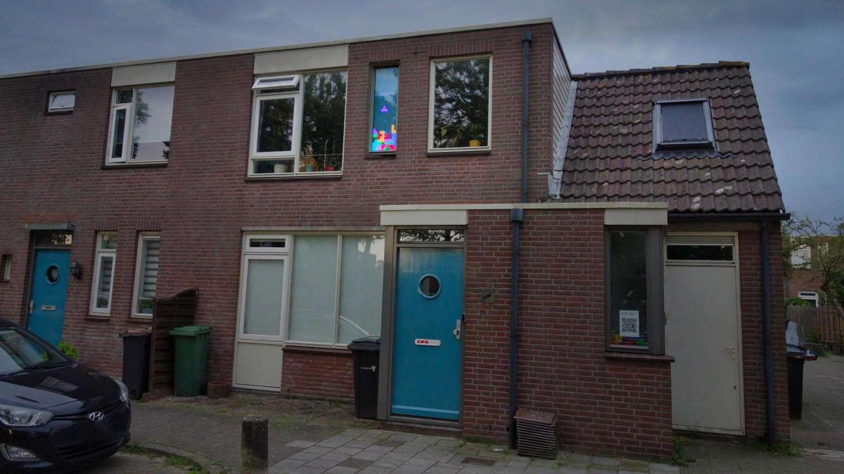 Het spel buiten de woning van Maarten