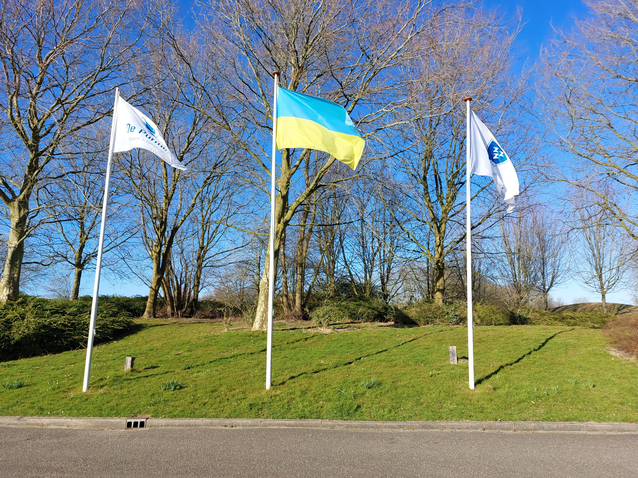De vlag van Oekraïne bij Burggolf Purmerend
