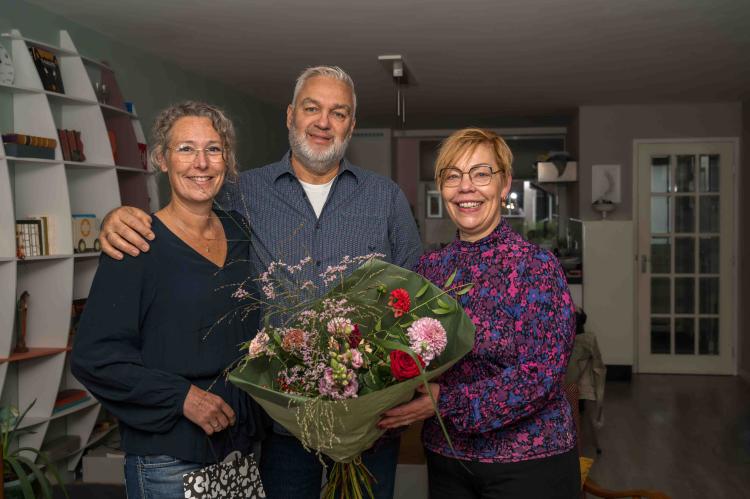 Wethouder Natalie Saaf bedankt het steungezin