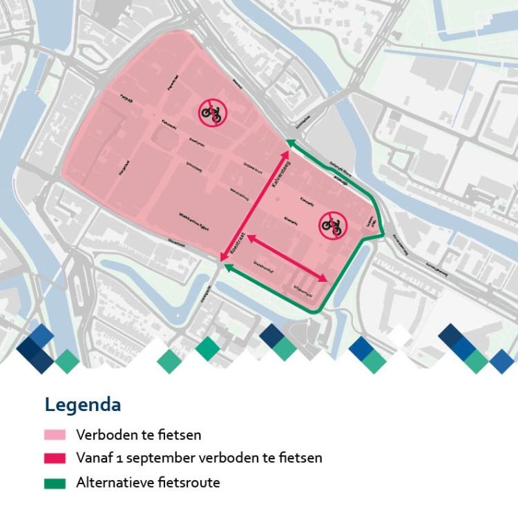 Plattegrond met legenda met alternatieve fietsroute door binnenstad naar aanleiding van verbod te fietsen in Koestraat, Kalversteeg en Plantsoengracht.  